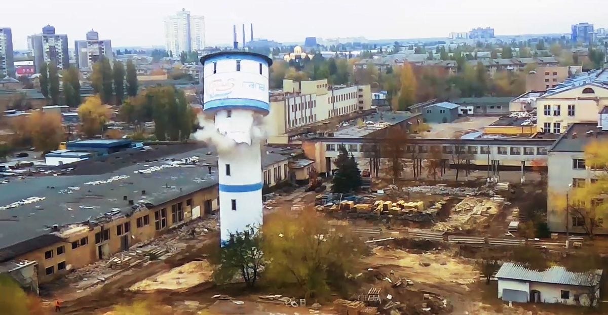 Dismantling the water tower